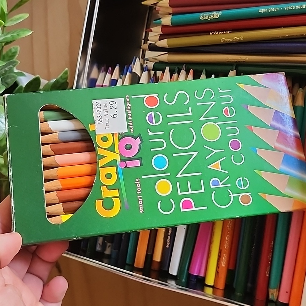 400 + Crayola Colored Pencils in Assorted Shades - Picture 6 of 10